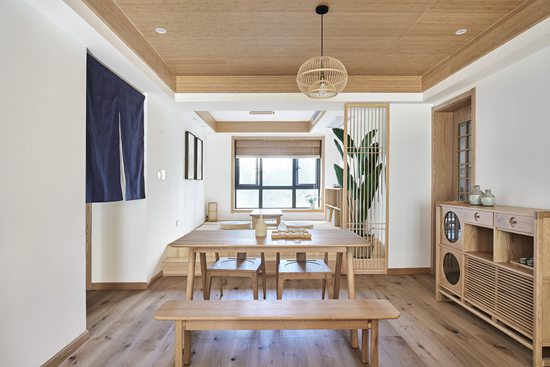 130㎡日式禪意佛系兩居室，原木帶來的滿室清香好獨特^